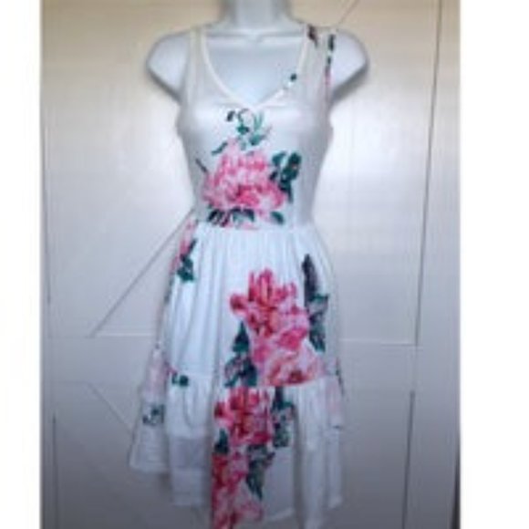 Small White floral dress w pockets - Picture 3 of 3